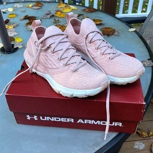 Womens Under Armour HOVR Phantom 2 size 8 worn once pink with white sole